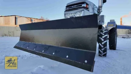 Минитрактор Феникс Р-2 с отвалом