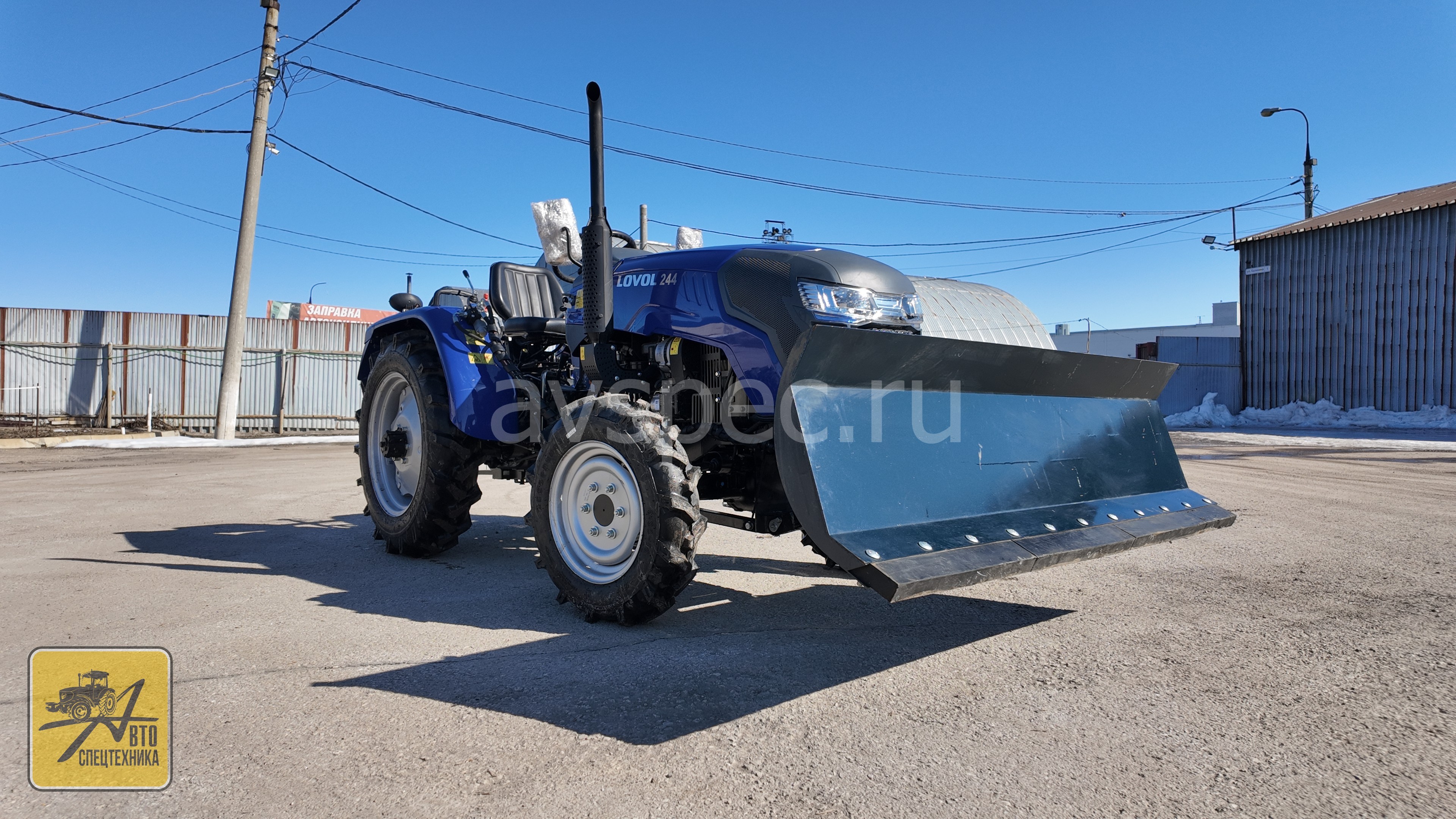 Трактор Lovol TE 244 HT с отвалом Феникс